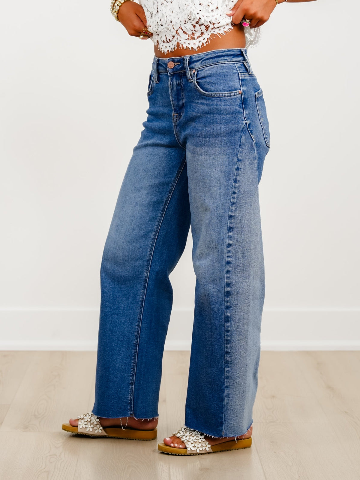 High Rise Medium Wash Slouchy Barrel Jeans with Contrasting Wash