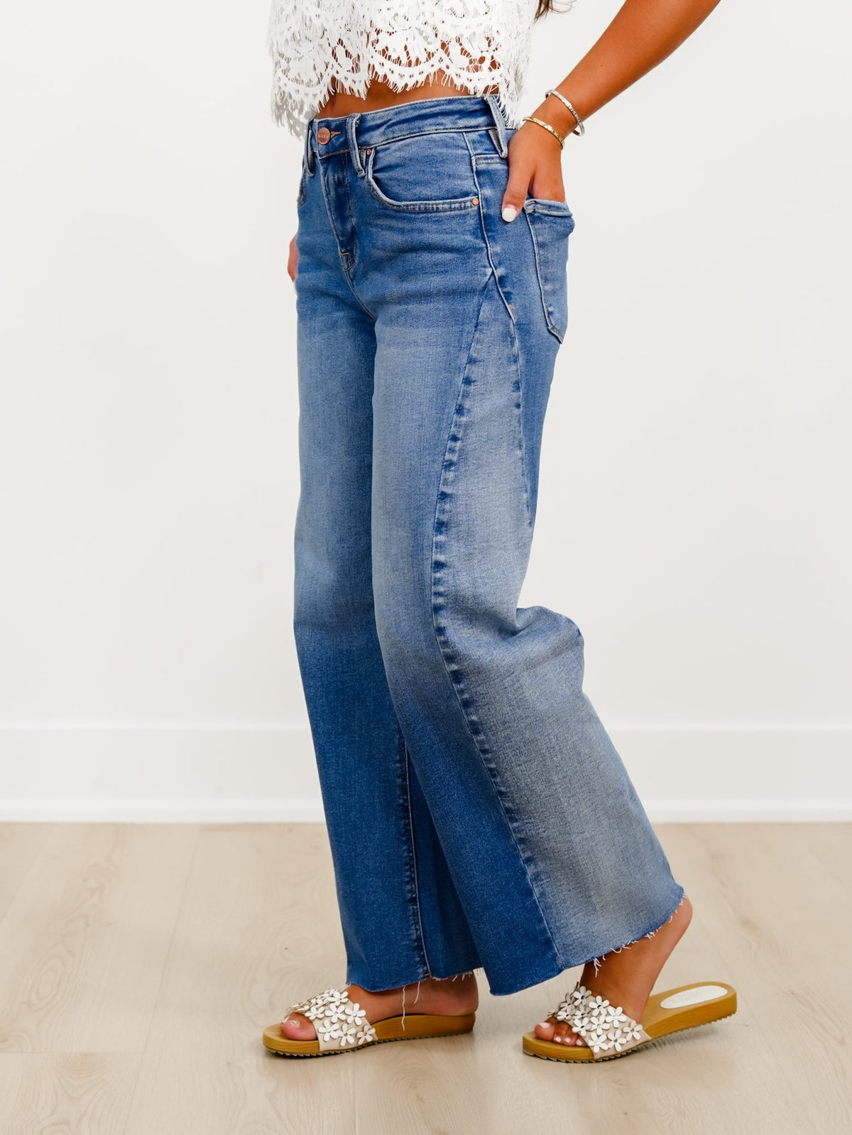 High Rise Medium Wash Slouchy Barrel Jeans with Contrasting Wash