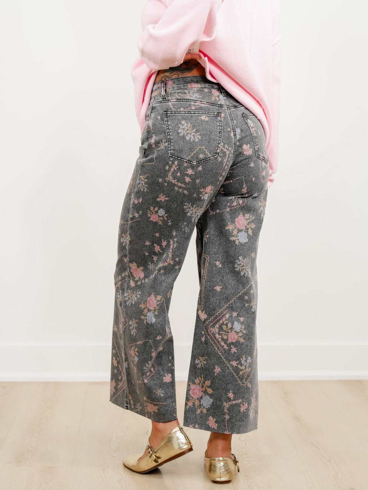 Restock! Plus/Reg Embroidery Print High Waist Wide Leg Cropped Jeans